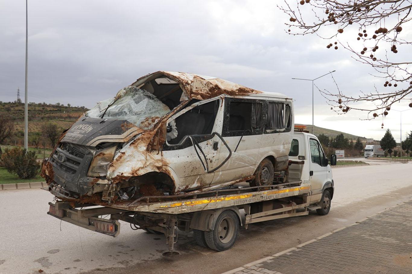 İşçileri taşıyan minibüsün kaza yapması sonucu 6 kişi yaralandı